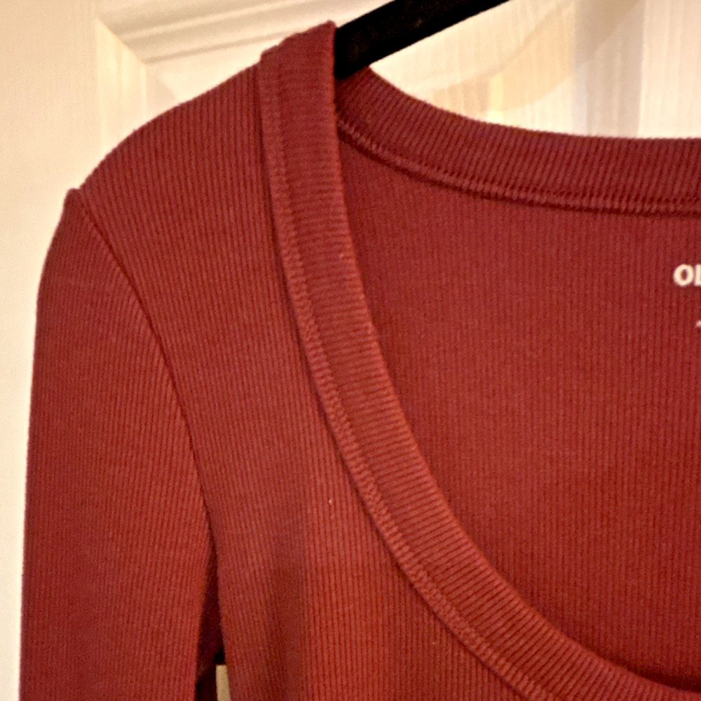 Old Navy Ribbed Knit Snug Fit Scoop Neck Burgundy Long Sleeve Top XS Women - Picture 6 of 10